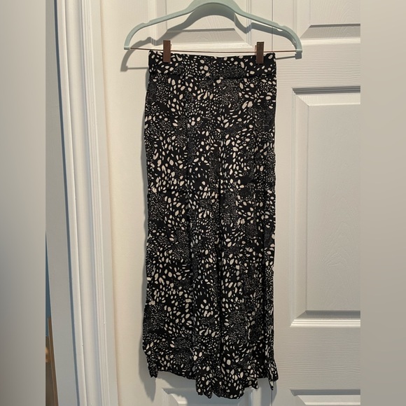 COPY - Aritzia Wilfred Rhapsody Wide Leg Cropped Pant - Picture 3 of 7